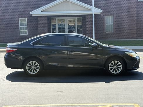 Used 2016 Toyota Camry LE FWD image 3