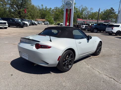 Used 2016 MAZDA MX-5 Miata Club image 12