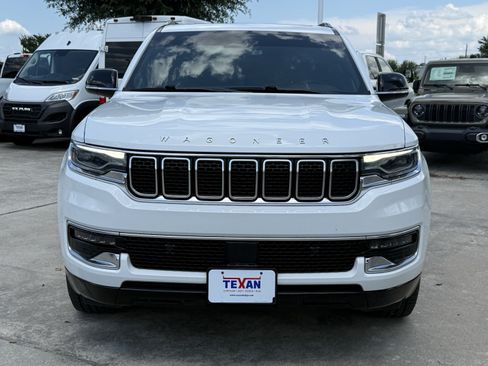 Used 2023 Jeep Wagoneer 4WD w/ Premium Group I image 10