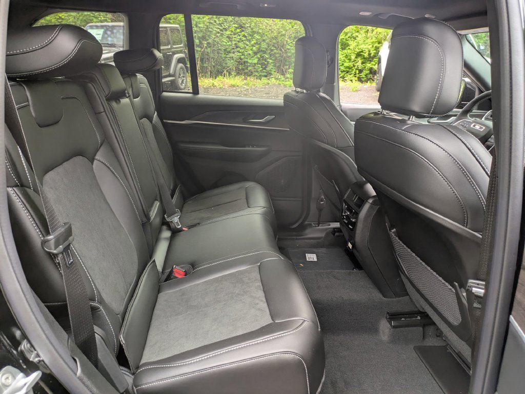 New 2026 Jeep Grand Cherokee Altitude AWD/4WD image 29