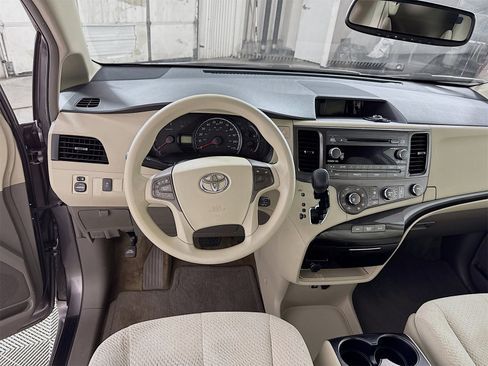 Used 2011 Toyota Sienna LE image 15