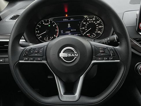 Used 2024 Nissan Altima 2.5 SV image 12