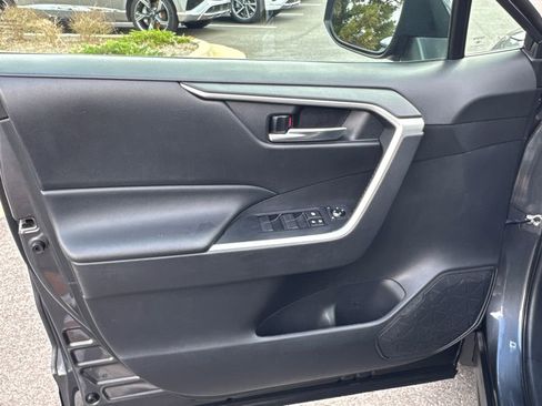 Used 2020 Toyota RAV4 XLE w/ Convenience Package image 10