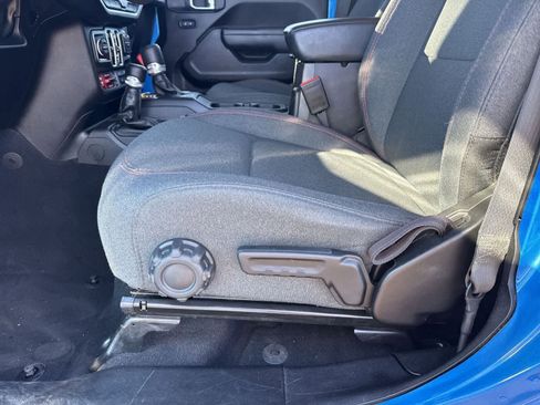 Used 2025 Jeep Wrangler Unlimited Rubicon image 18