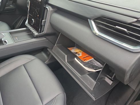 Used 2024 GMC Acadia Elevation image 20