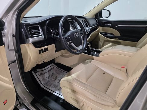 Used 2015 Toyota Highlander Limited w/ Driver Technology Package image 16