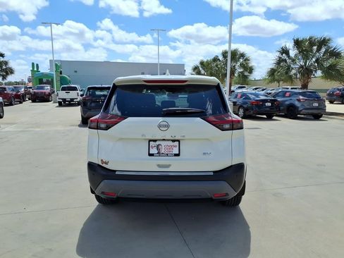 Used 2023 Nissan Rogue SV image 5