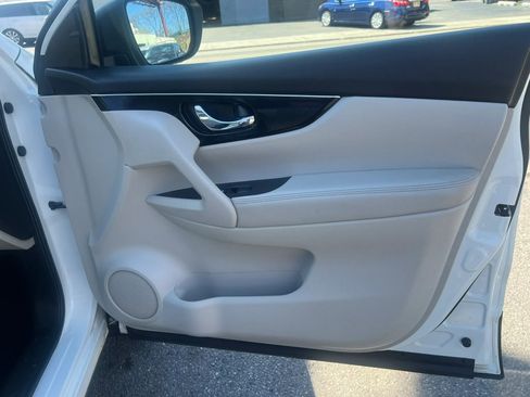 Used 2019 Nissan Rogue Sport SL w/ Premium Package image 30