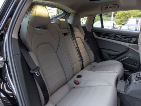 Certified 2025 Porsche Panamera RWD image 51