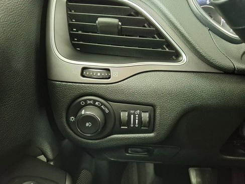 Used 2019 Jeep Cherokee Latitude Plus w/ Cold Weather Group image 14