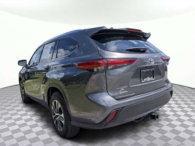 Used 2021 Toyota Highlander XLE FWD image 6