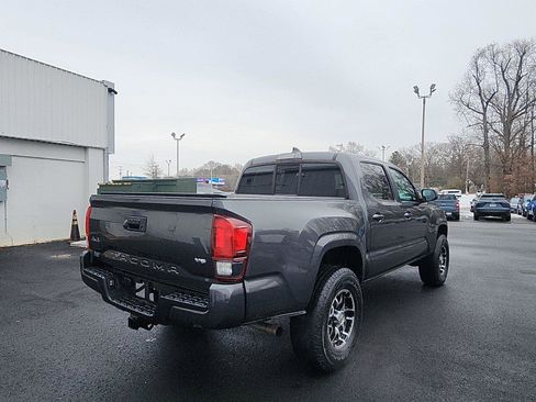 Used 2019 Toyota Tacoma SR image 5