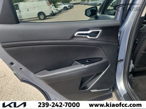 Used 2025 Kia Sportage EX FWD image 12