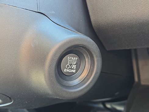 Used 2025 RAM ProMaster 2500 w/ Storage Group image 17