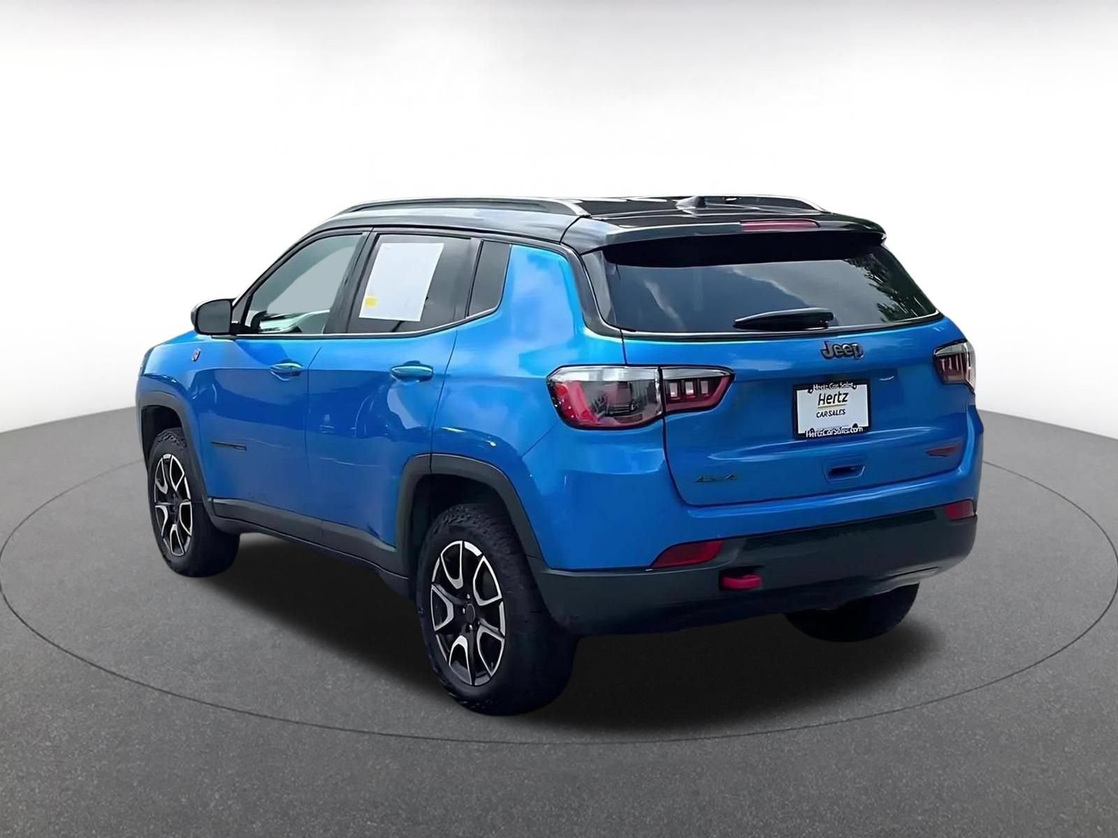 Used 2025 Jeep Compass Trailhawk AWD/4WD image 10