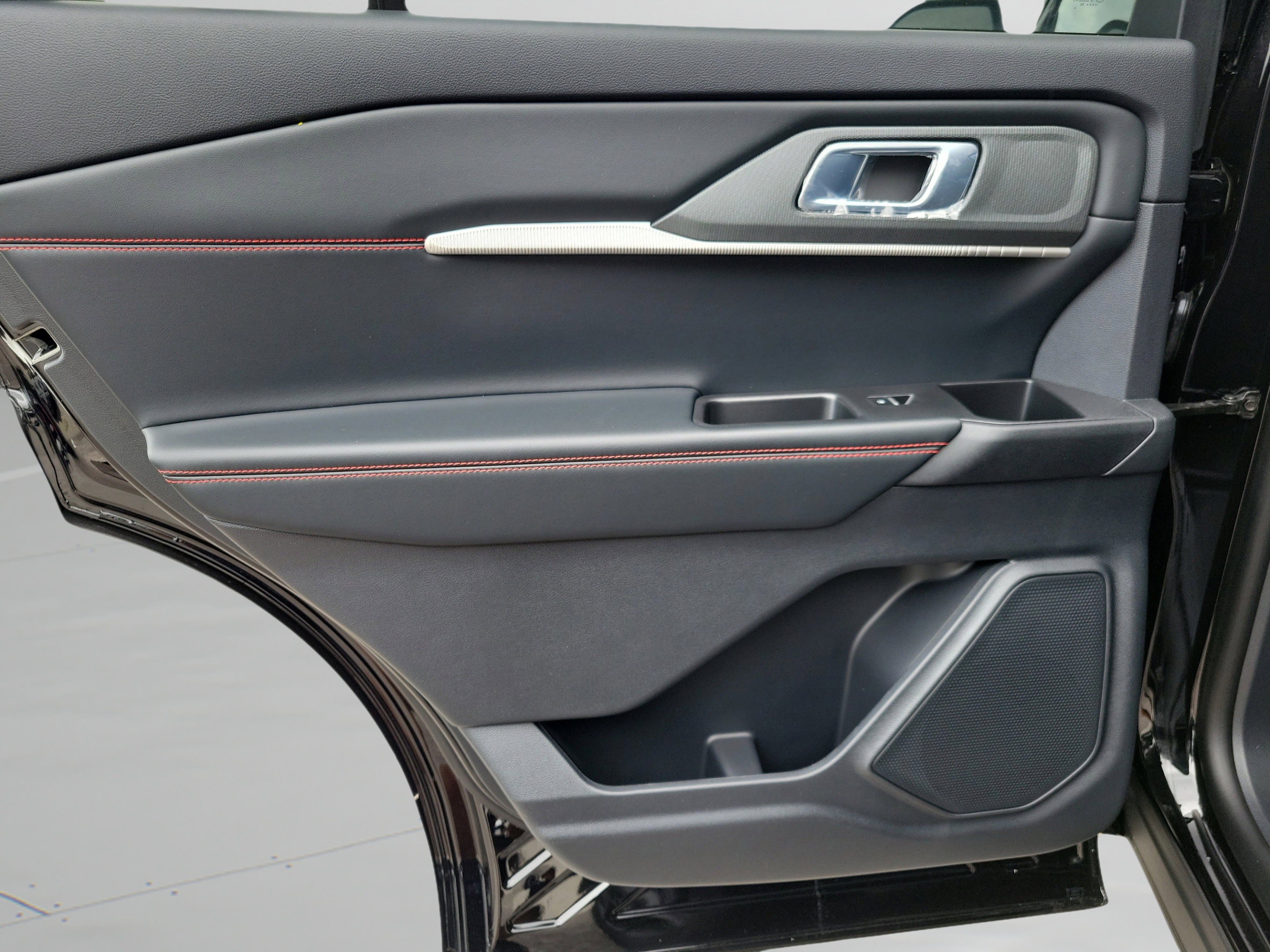 New 2026 Ford Explorer ST-Line w/ ST-Line Street Pack RWD image 7
