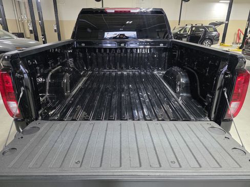 Used 2025 GMC Sierra 1500 Elevation image 13