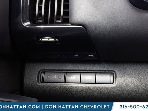 Used 2025 Nissan Pathfinder SV FWD image 12