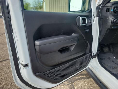 Used 2025 Jeep Wrangler Unlimited Rubicon 4xe w/ Safety Group AWD/4WD image 6