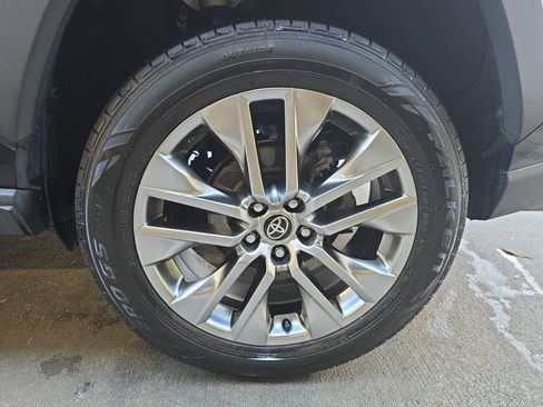 Used 2021 Toyota RAV4 XLE Premium FWD image 33