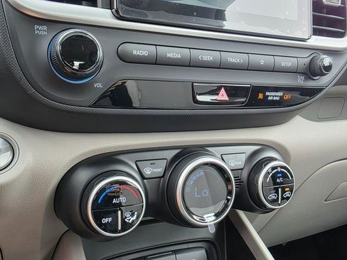 New 2025 Hyundai Venue SEL image 28