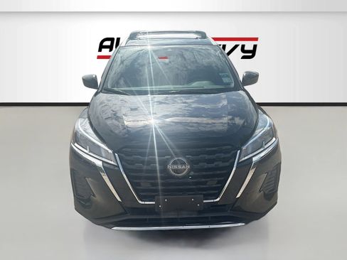 Used 2024 Nissan Kicks SV FWD image 2