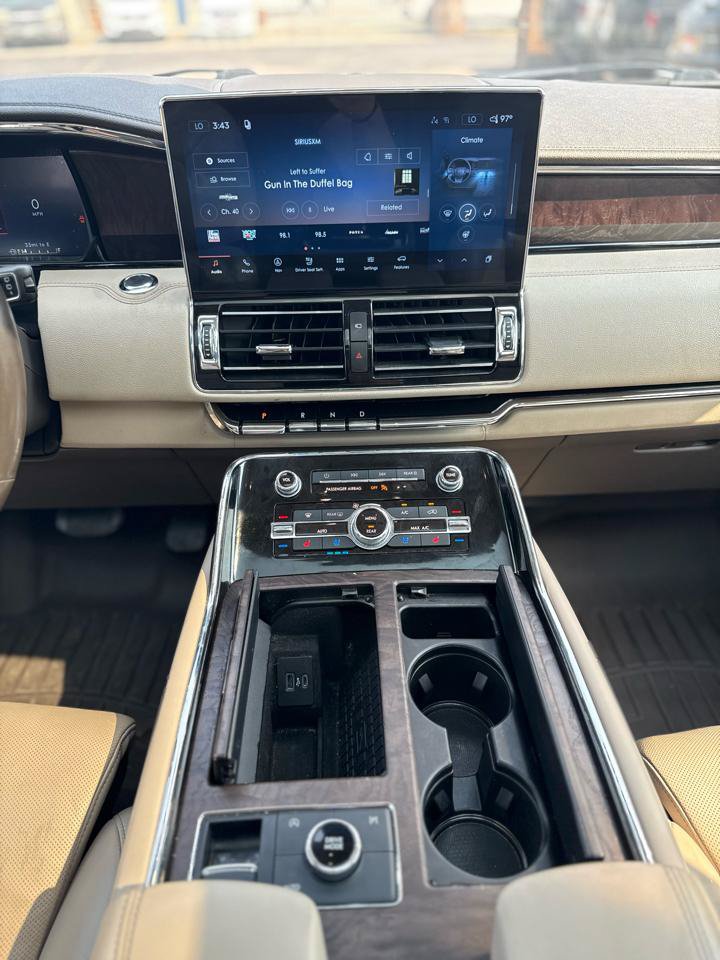 Used 2022 Lincoln Navigator Reserve AWD/4WD image 16