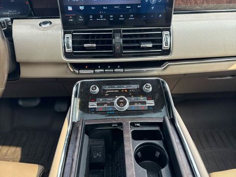 Used 2022 Lincoln Navigator Reserve AWD/4WD image 16