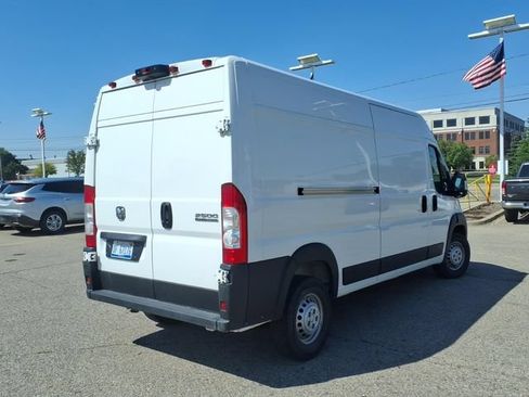 Used 2025 RAM ProMaster 2500 w/ Convenience Group FWD image 5
