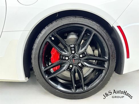 Used 2019 Chevrolet Corvette Stingray Convertible w/ Carbon Flash Badge Package RWD image 34