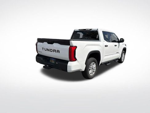 Used 2022 Toyota Tundra SR5 w/ SR5 Convenience Package AWD/4WD image 5