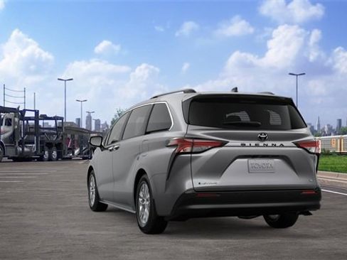 New 2026 Toyota Sienna XLE image 8