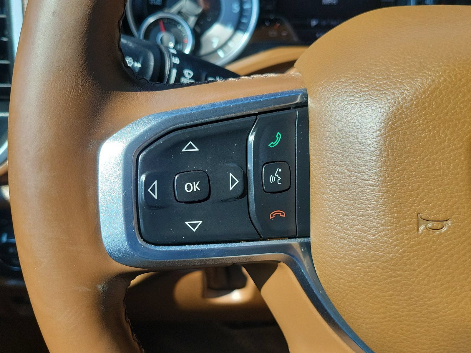 Used 2019 RAM 1500 Laramie AWD/4WD image 14