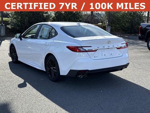 Used 2025 Toyota Camry SE image 4