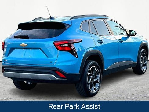 Certified 2025 Chevrolet Trax LT w/ Driver Confidence Package image 9