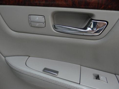 Used 2007 Cadillac DTS Luxury I w/ Sun And Sound Package image 29