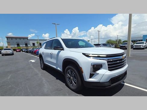 New 2026 Chevrolet Traverse LT w/ Driver Confidence Package AWD/4WD image 24