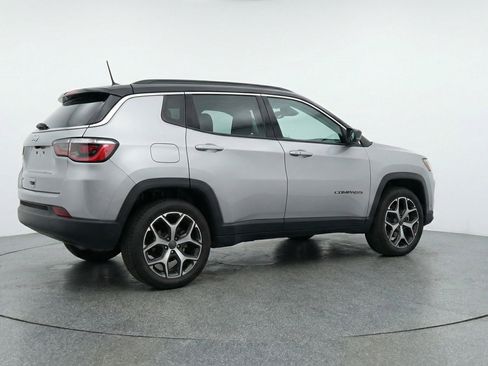 Used 2025 Jeep Compass Limited AWD/4WD image 9