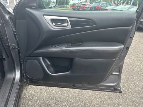 Used 2019 Nissan Pathfinder SV image 27