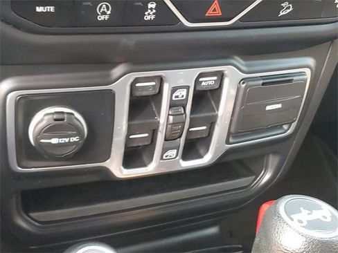 Used 2018 Jeep Wrangler Unlimited Sahara w/ Cold Weather Group image 21