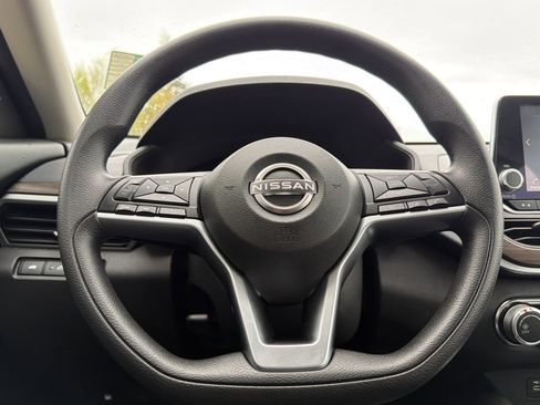Used 2024 Nissan Altima 2.5 SV FWD image 22