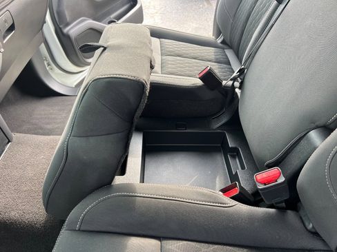 Used 2017 Nissan Titan SV image 12