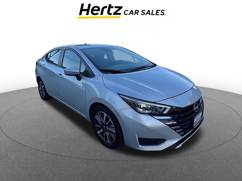 Used 2025 Nissan Versa SV image 1