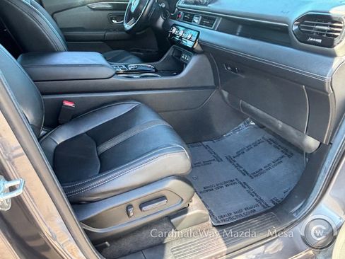 Used 2023 Honda Pilot Touring image 12