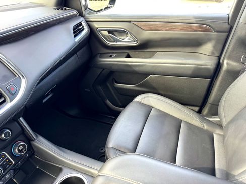 Used 2024 Chevrolet Suburban LT image 31