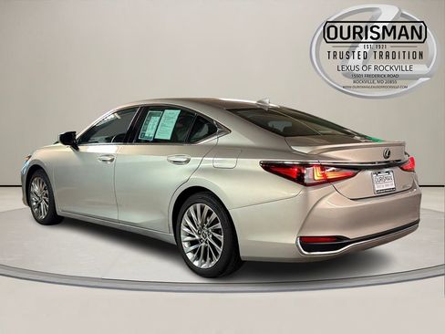 Used 2023 Lexus ES 300h Ultra Luxury w/ Accessory Package (Z2) image 7