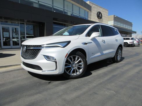 Used 2023 Buick Enclave Avenir w/ Trailering Package, 5000 lbs. image 1