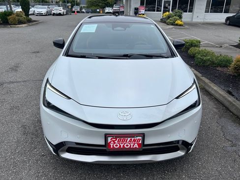 Certified 2025 Toyota Prius Plug-In Hybrid FWD image 5
