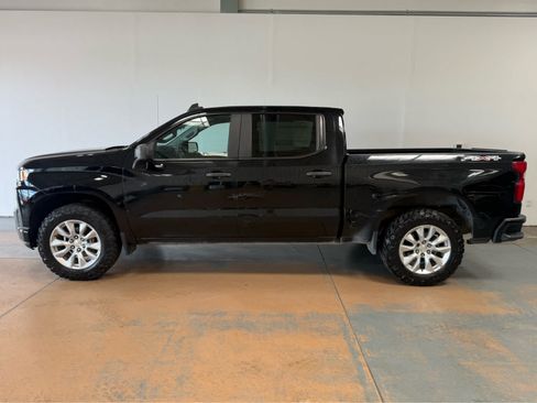 Used 2019 Chevrolet Silverado 1500 Custom w/ Custom Value Package AWD/4WD image 2