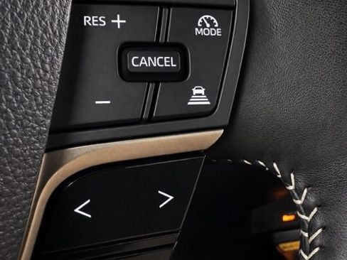 Used 2026 Toyota Camry SE FWD image 31